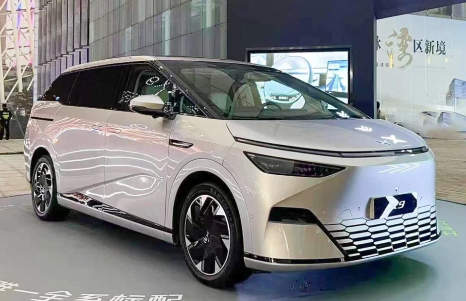 Xpeng X9